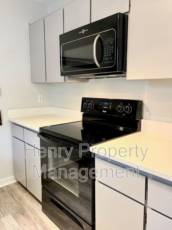 Two Bedroom Condo in Carmichael Condos Subdivision, Cary property image