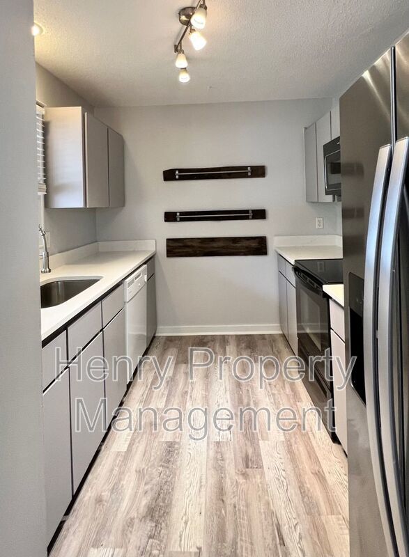 Two Bedroom Condo in Carmichael Condos Subdivision, Cary property image