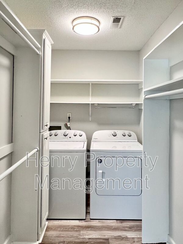 Two Bedroom Condo in Carmichael Condos Subdivision, Cary property image