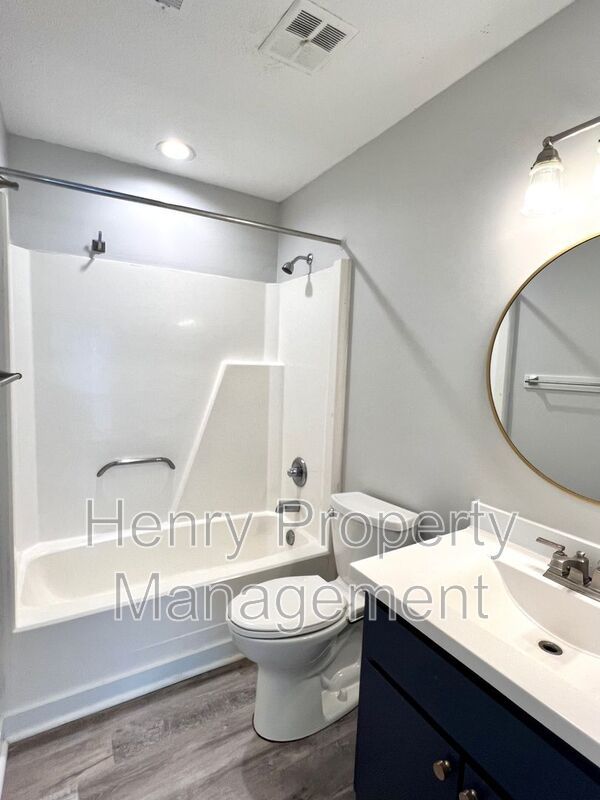 Two Bedroom Condo in Carmichael Condos Subdivision, Cary property image
