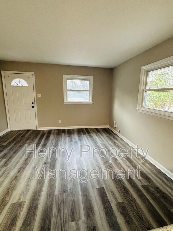 2 Bedrooms, 1 Bath One Story Duplex Near Downtown Durham property image