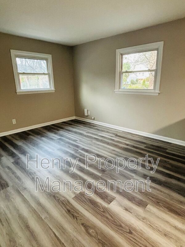 2 Bedrooms, 1 Bath One Story Duplex Near Downtown Durham property image