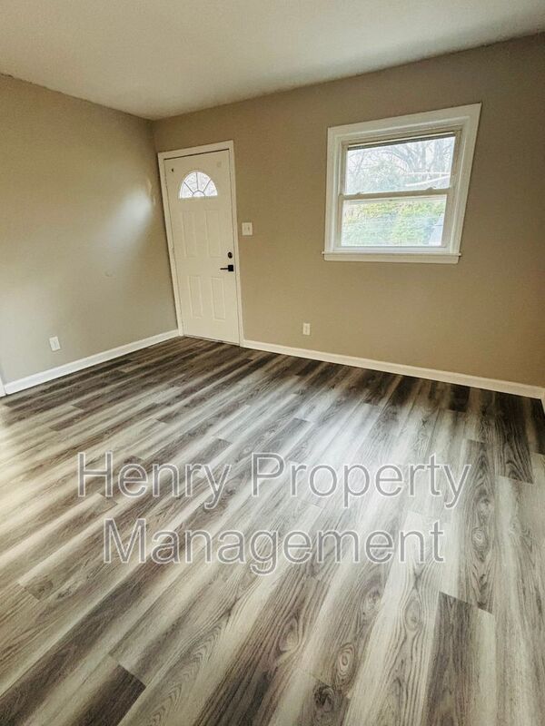 2 Bedrooms, 1 Bath One Story Duplex Near Downtown Durham property image