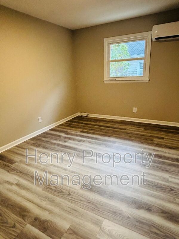2 Bedrooms, 1 Bath One Story Duplex Near Downtown Durham property image