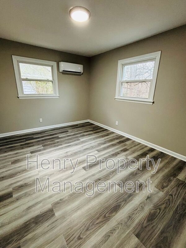 2 Bedrooms, 1 Bath One Story Duplex Near Downtown Durham property image