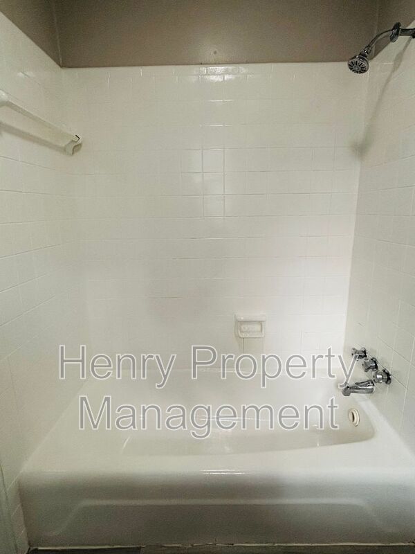 2 Bedrooms, 1 Bath One Story Duplex Near Downtown Durham property image