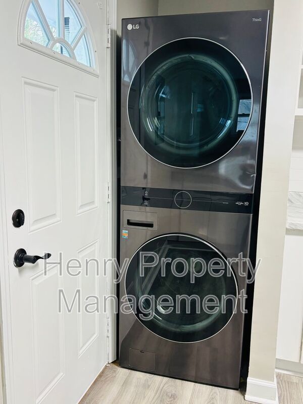 2 Bedrooms, 1 Bath One Story Duplex Near Downtown Durham property image