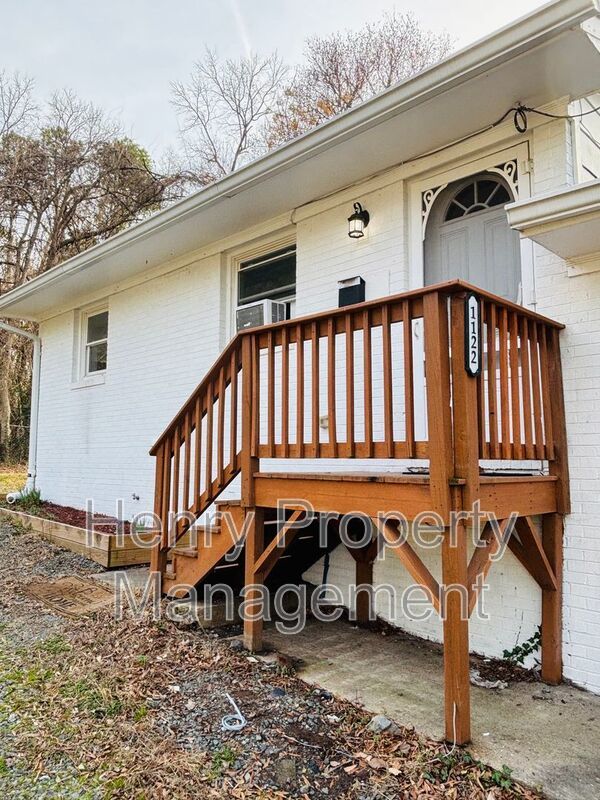 2 Bedrooms, 1 Bath One Story Duplex Near Downtown Durham property image
