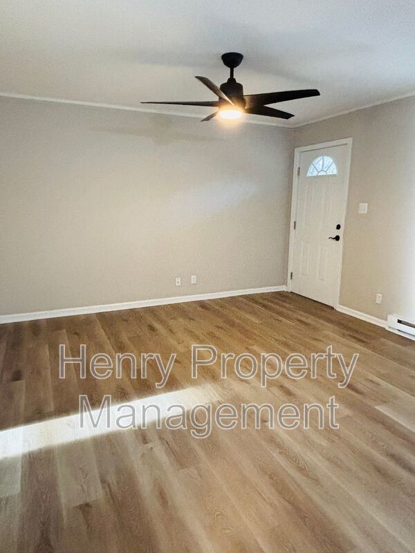 2 Bedrooms, 1 Bath One Story Duplex Near Downtown Durham property image