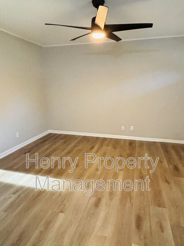 2 Bedrooms, 1 Bath One Story Duplex Near Downtown Durham property image