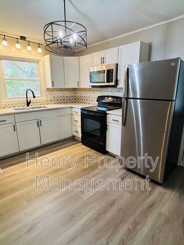 2 Bedrooms, 1 Bath One Story Duplex Near Downtown Durham property image
