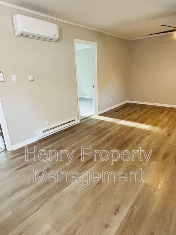 2 Bedrooms, 1 Bath One Story Duplex Near Downtown Durham property image