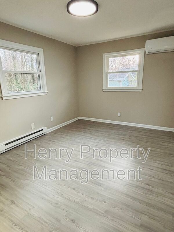 2 Bedrooms, 1 Bath One Story Duplex Near Downtown Durham property image