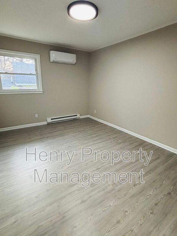 2 Bedrooms, 1 Bath One Story Duplex Near Downtown Durham property image