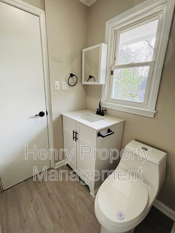2 Bedrooms, 1 Bath One Story Duplex Near Downtown Durham property image