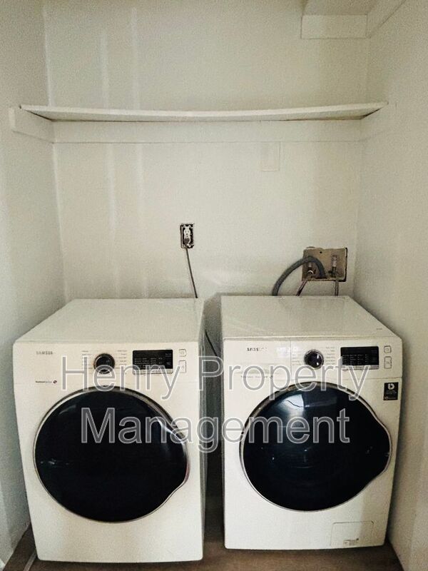 2 Bedrooms, 1 Bath One Story Duplex Near Downtown Durham property image