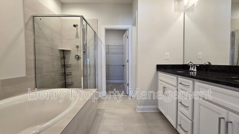 Four Bedroom End-Unit Townhome in Townes at Westford Subdivision, Apex property image