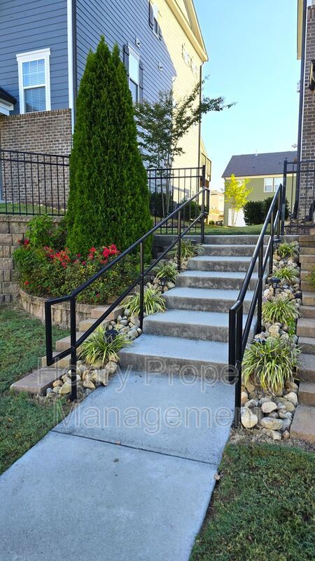 Four Bedroom End-Unit Townhome in Townes at Westford Subdivision, Apex property image