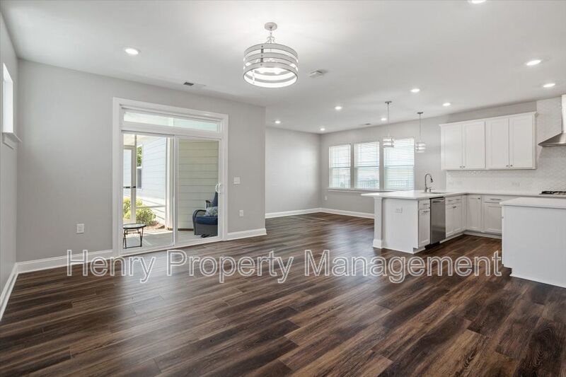 Gorgeous 4 Bedroom Home in Holly Springs property image
