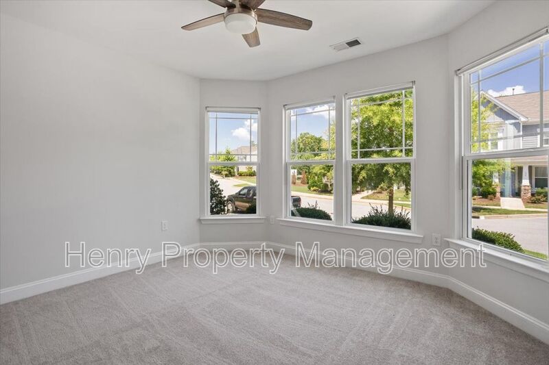 Gorgeous 4 Bedroom Home in Holly Springs property image